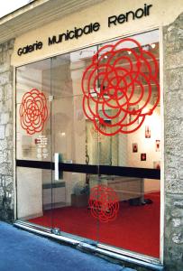 <b>Les émissions des pulsars</b> - vue de l'exposition, Galerie Municipale Renoir, Nice, 2004