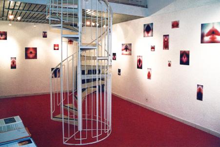 <b>Les émissions des pulsars</b> - vue de l'exposition, Galerie Municipale Renoir, Nice, 2004