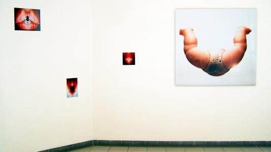 <b>Electromagnetic spectrum</b> - vue de l'exposition, Passage de l'art, Marseille, 2005