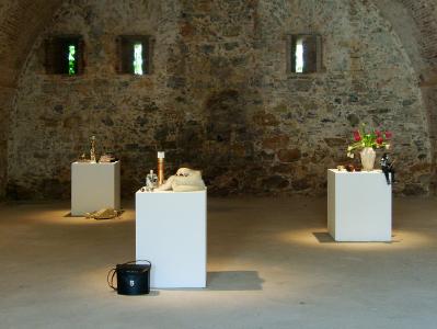 <b>La grenade</b> - vue de l'exposition, Fort Napoléon, Galerie La Tête d'Obsidienne, La Seyne-sur-Mer, 2010