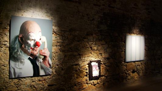 <b>La grenade</b> - vue de l'exposition, Fort Napoléon, Galerie La Tête d'Obsidienne, La Seyne-sur-Mer, 2010