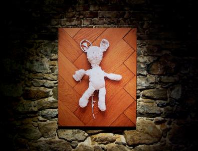 <b>La grenade</b> - vue de l'exposition, Fort Napoléon, Galerie La Tête d'Obsidienne, La Seyne-sur-Mer, 2010