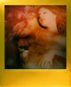 <b>Golden ecstasy</b> - polaroid couleur, 10,7x8,8 cm, exemplaire unique, 2019-2020