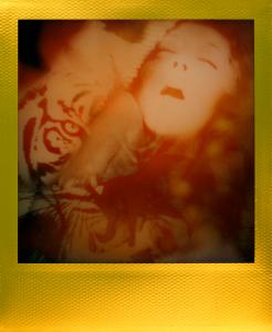 <b>Golden ecstasy</b> - polaroid couleur, 10,7x8,8 cm, exemplaire unique, 2019-2020