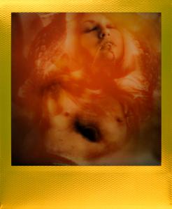 <b>Golden ecstasy</b> - polaroid couleur, 10,7x8,8 cm, exemplaire unique, 2019-2020