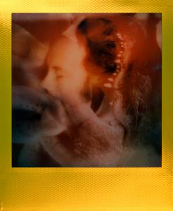 <b>Golden ecstasy</b> - polaroid couleur, 10,7x8,8 cm, exemplaire unique, 2019-2020